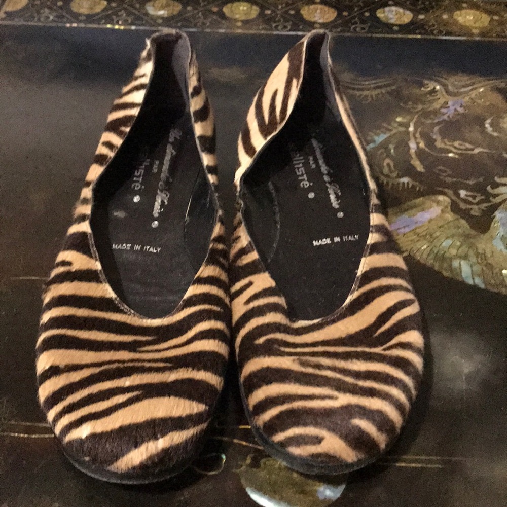 Vintage leopard print fur flats.